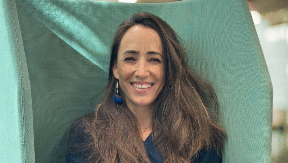 Porträt der Coworkerin und Community Mitglied Tiare im zentroom Coworking Space im Bahnhof Bern