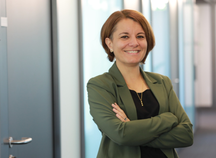 Porträt der Coworkerin und Community Mitglied Daniela im zentroom Coworking Space im Bahnhof Bern